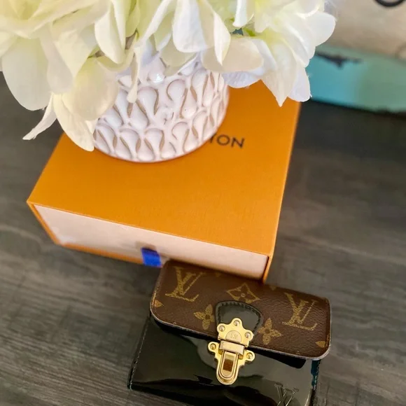 Louis Vuitton Patent Mono Compact Wallet - Picture 3 of 15